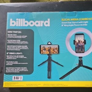 Billboard Social Media Combo Kit with Ring Light